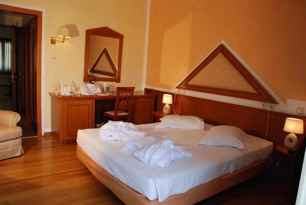 Delphi Palace Room photo