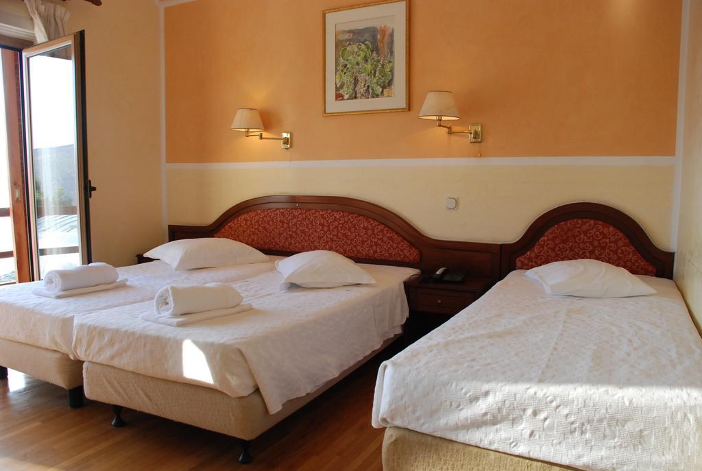 Delphi Palace Room photo